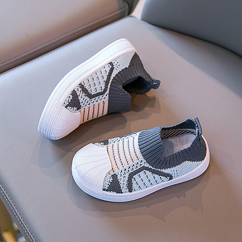 Slip-on joggesko for barn