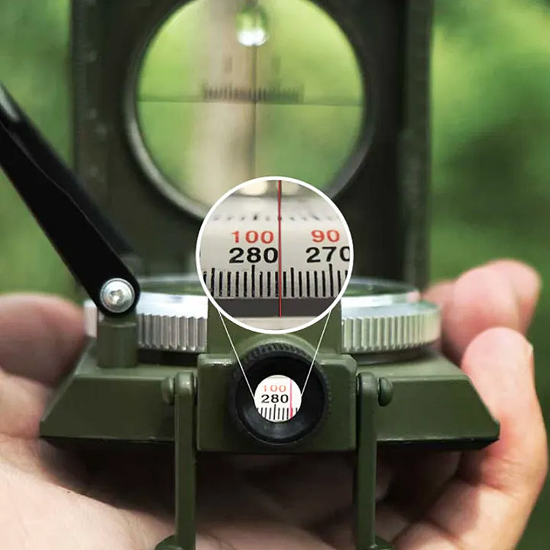 Multifunksjonelt militært siktende navigasjonskompass