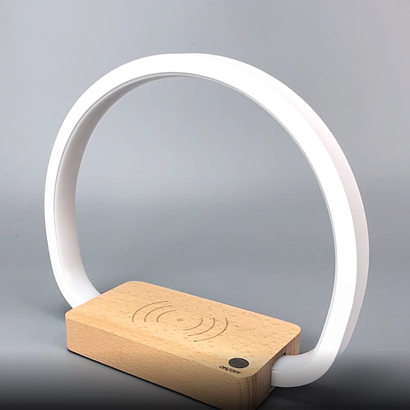 Bordlampe med trådløs lading av mobiltelefon